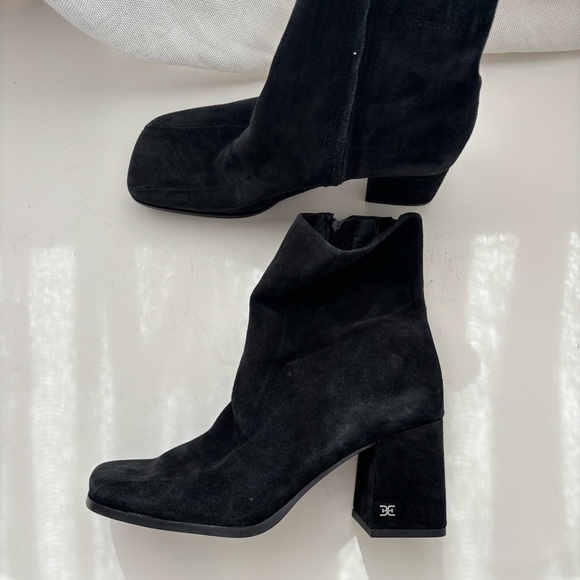 Elegant‎ Black Suede Ankle Boots - Picture 3 of 8